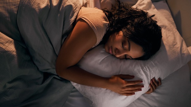 Nằm mơ thấy gái đánh đề con nào? Giải mã điềm báo tương lai