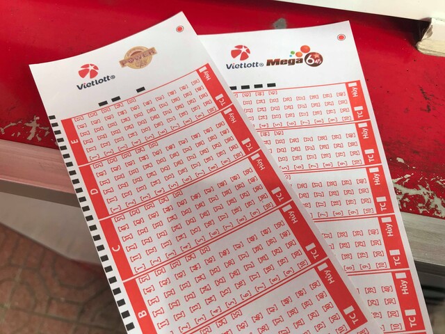 Với cách chơi cơ bản này, bạn sẽ mua 1 tấm vé số duy nhất và đồng thời chọn 6 con số không trùng nhau trong tập hợp từ 01 đến 45.